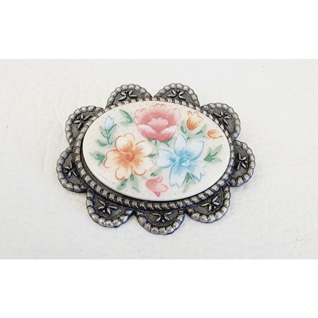 Vintage Longaberger Floral Cameo Brooch Mothers Day 2003 Made In The Usa 25$